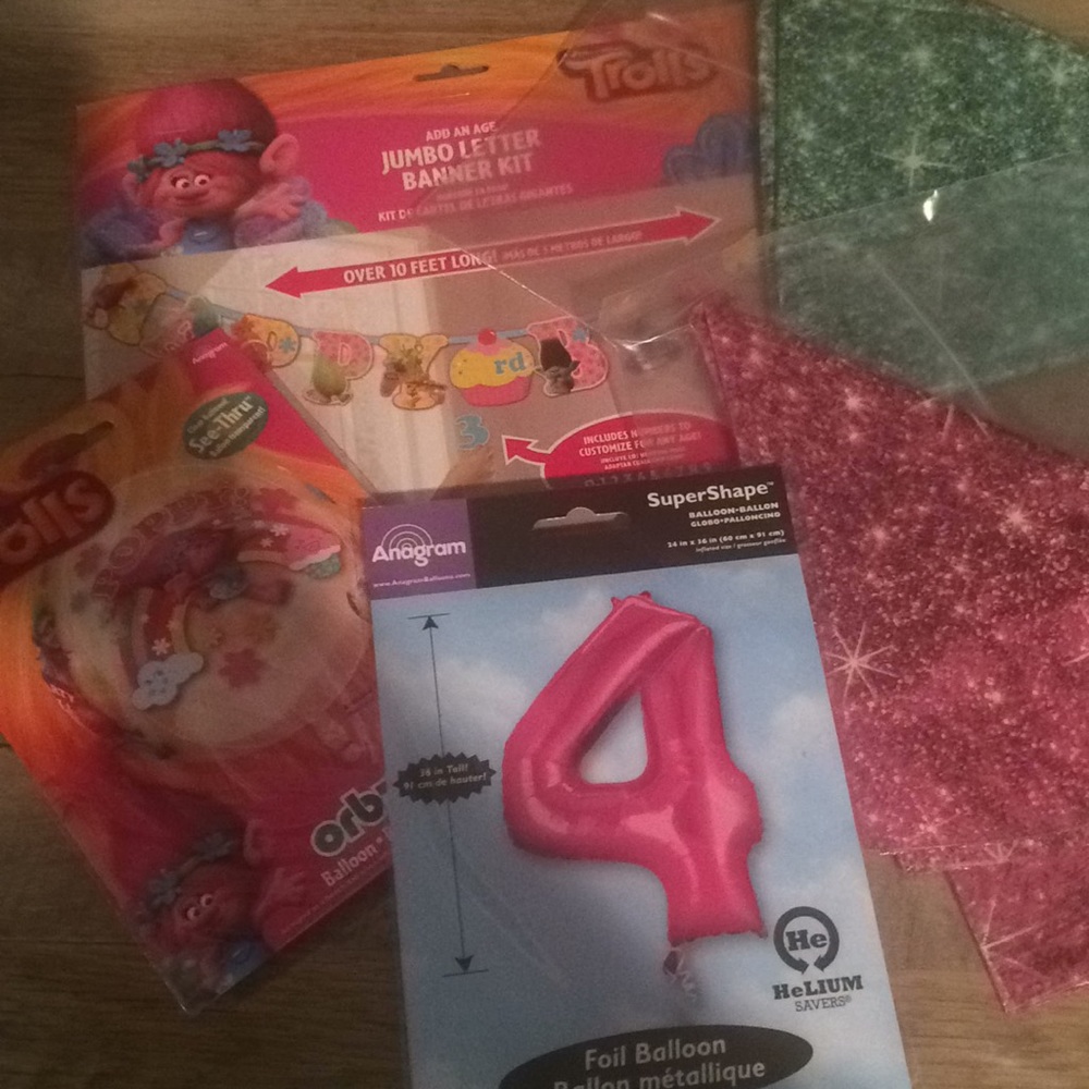 Trolls Birthday Party Banner & balloons